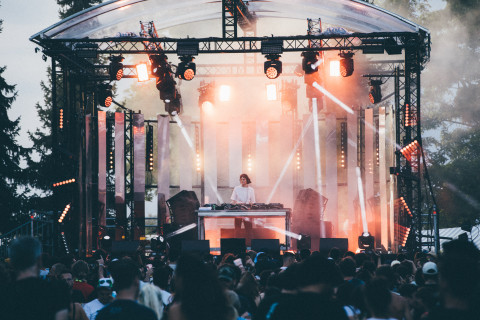 Mirror Peacock Festival